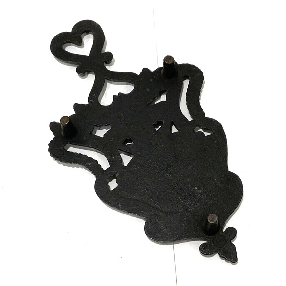 Black cast iron trivet ornate hearts motif primitive hearth country farmhouse - Picture 6 of 7